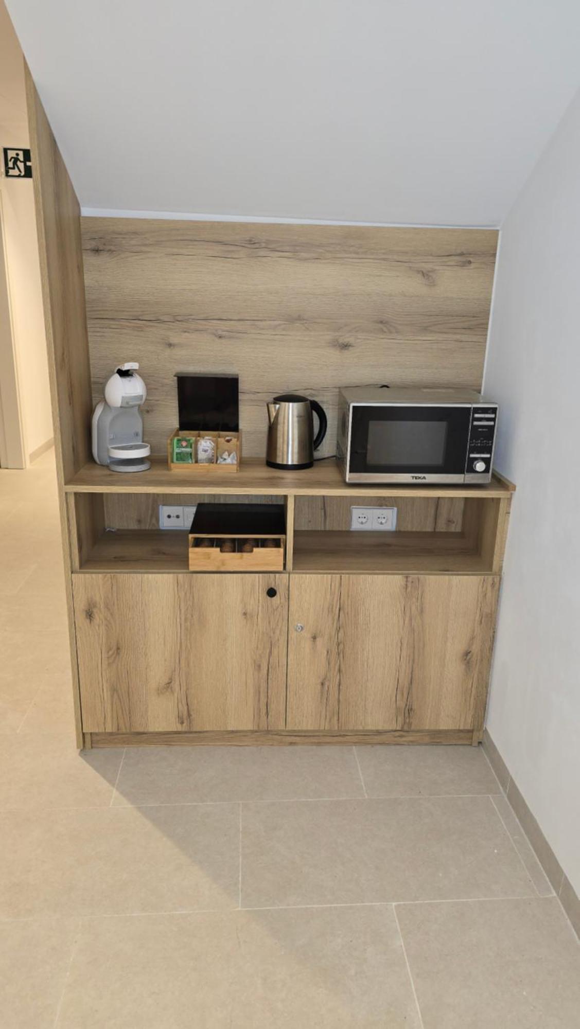 Hostal Rambla 24 By Holihome Alicante Eksteriør bilde