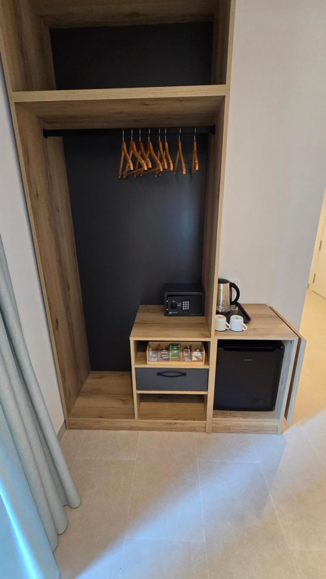 Hostal Rambla 24 By Holihome Alicante Eksteriør bilde