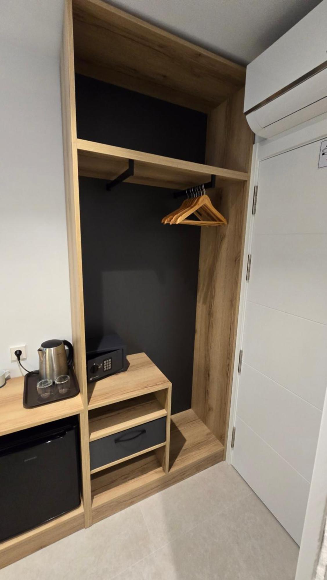 Hostal Rambla 24 By Holihome Alicante Eksteriør bilde